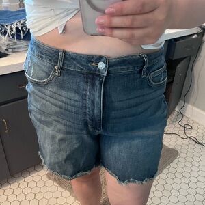 Judy Blue Mid-Rise Frayed Hem Denim Shorts - Blue Wash